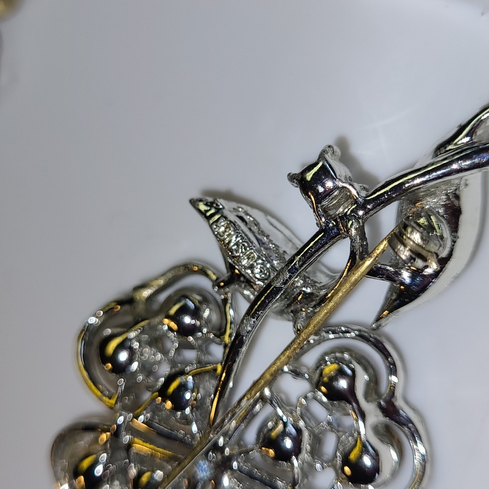 Lister flower brooch - Picture 3 of 3